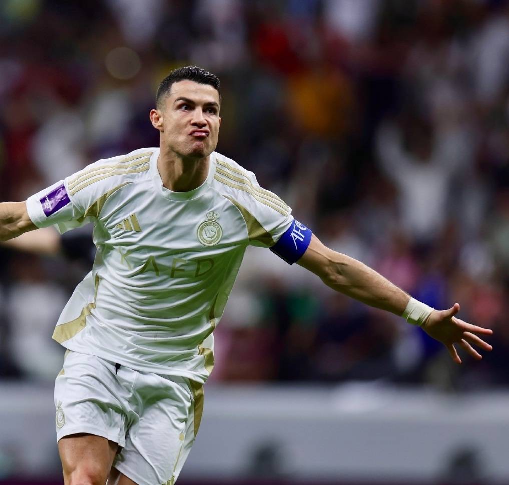 这是专家？国际足联评委投票：C罗不仅在前锋第八！且超梅西！